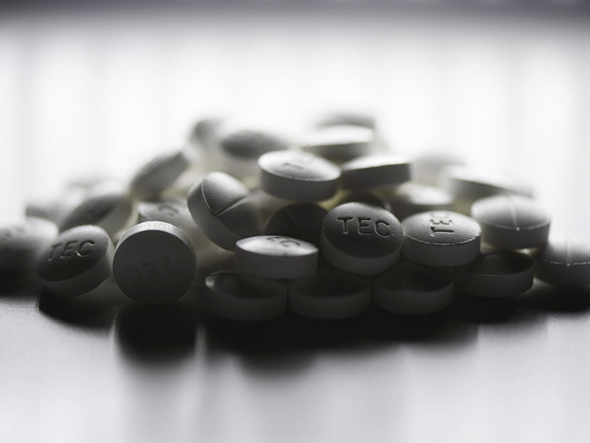 Prescription pills containing oxycodone and acetaminophen are shown in this June 20, 2012 photo. (Photo by Graeme Roy/The Canadian Press/AP)