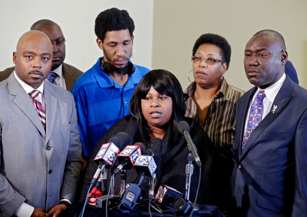 Samaria Rice, center, speaks about the investigation into the death of her son Tamir Rice, at a news conference with attorneys Walter Madison, left, and Benjamin Crump in Cleveland, Jan. 6, 2015. (Photo by Mark Duncan/AP)