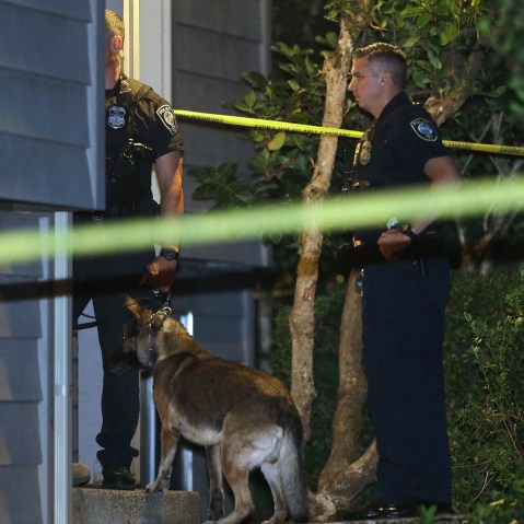 Law enforcement officers investigate a home in Roseburg, Ore., Oct. 1, 2015. A gunman opened fire inside a classroom at Umpqua Community College before dying in a shootout with police. (Photo by Rich Pedroncelli/AP)