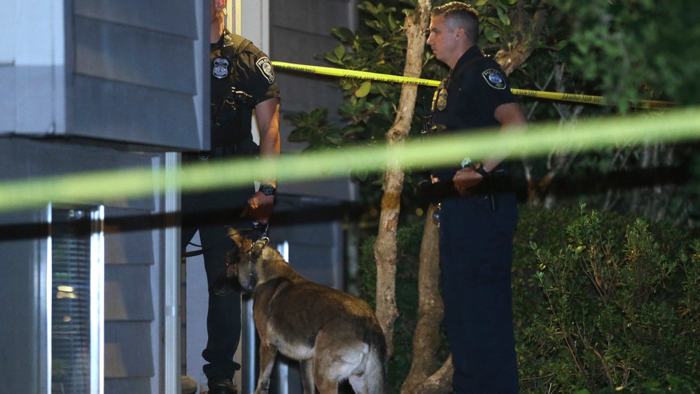 Law enforcement officers investigate a home in Roseburg, Ore., Oct. 1, 2015. A gunman opened fire inside a classroom at Umpqua Community College before dying in a shootout with police. (Photo by Rich Pedroncelli/AP)