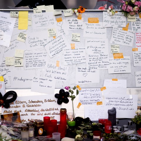 Letters of condolence for the victims of the Germanwings crash attached to a pillar at Duesseldorf airport, Germany, March 28 2015. (Photo by Marius Becker/picture-alliance/dpa/AP)