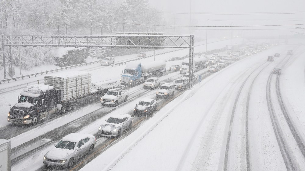Snow slows down traffic on Interstate 40, Jan. 22, 2016, in Nashville, Tenn. A blizzard menacing the Eastern United States started dumping snow in Virginia, Tennessee and other parts of the South. (Photo by Andrew Nelles/The Tennessean/AP)
