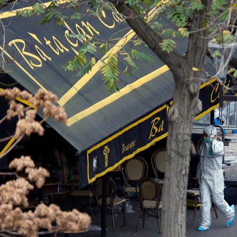 An investigator works outside the Bataclan concert hall, Nov. 14, 2015 in Paris. (Photo by Christophe Ena/AP)