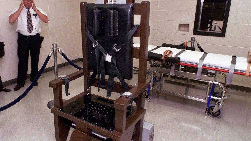 Ricky Bell, the warden at Riverbend Maximum Security Institution in Nashville, Tenn., gives a tour of the prison's execution chamber Wednesday, Oct. 13, 1999.
