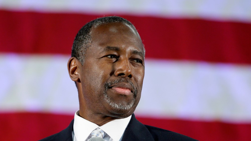 Republican presidential candidate and retired neurosurgeon Ben Carson addresses supporters at Spring Arbor University in Spring Arbor, Mich., Sept. 23, 2015. (Photo by Carlos Osorio/AP)