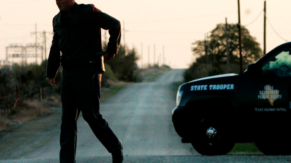 A Texas State Trooper at a roadblock, April 6, 2008, in Eldorado, Texas. (Photo by Tony Gutierrez/AP)
