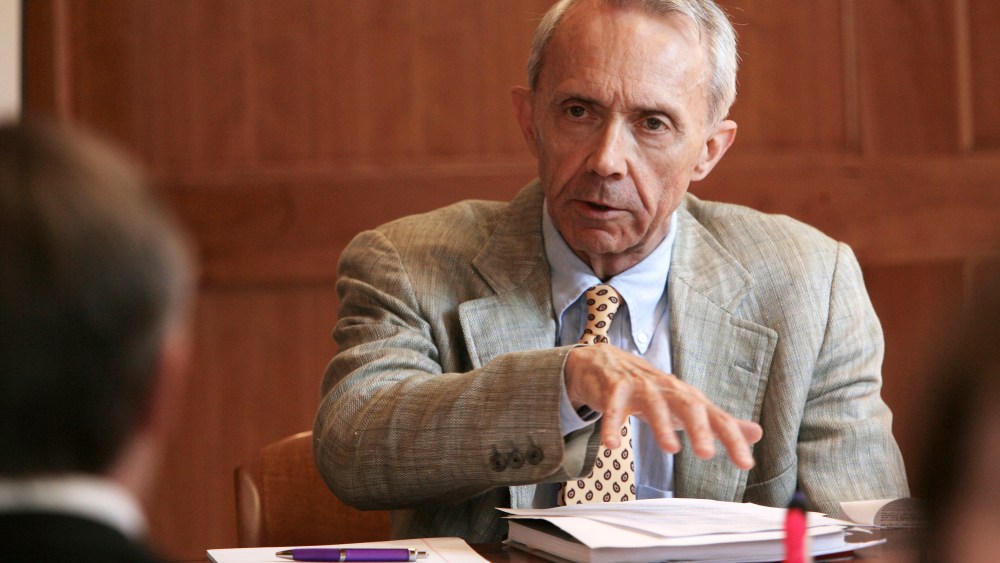 Retired U.S. Supreme Court Justice David Souter works with his group to promote civics education in New Hampshire schools during a meeting in Concord, N.H., Wednesday, Sept. 16, 2009.