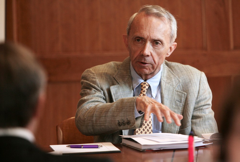 Retired U.S. Supreme Court Justice David Souter works with his group to promote civics education in New Hampshire schools during a meeting in Concord, N.H., Wednesday, Sept. 16, 2009.