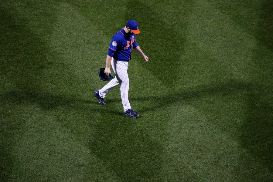 New York Mets starting pitcher Matt Harvey leaves the game against the Kansas City Royals during the ninth inning of Game 5 of the Major League Baseball World Series, Nov. 1, 2015, in New York. (Photo by Peter Morgan/AP)