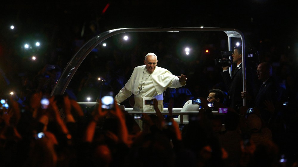 Pope Francis makes his way to the Festival of Families along Benjamin Franklin Parkway in Philadelphia, Pa., on Sept. 26, 2015. (Photo by Eric Thayer/The New York Times/Pool/AP)