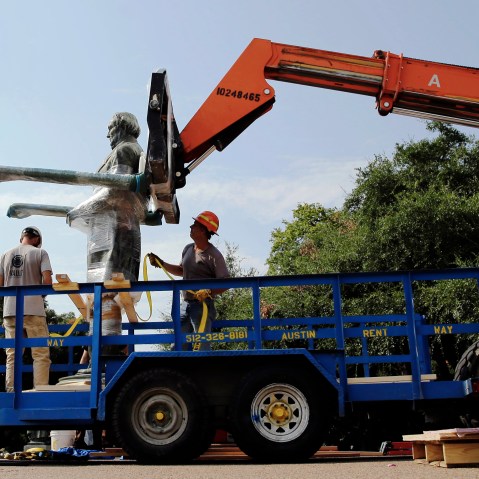 A statue of Confederate President Jefferson Davis is moved from its location in front of the school's main tower the University of Texas campus, Sunday, Aug. 30, 2015, in Austin, Texas. (Photo by Eric Gay/AP)