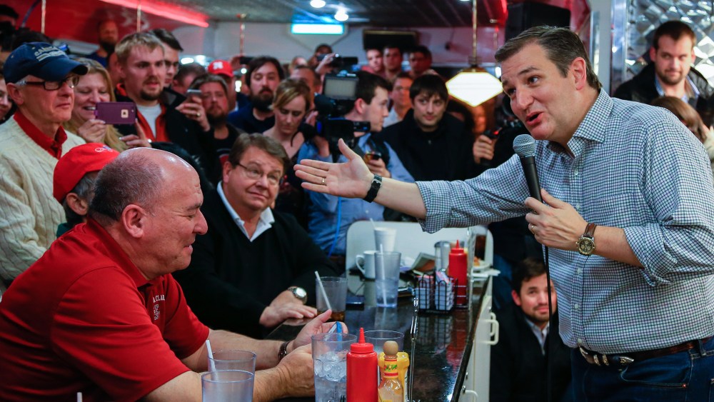 Republican Presidential candidate Sen. Ted Cruz, R-Texas campaigns at Penny's Diner in Missouri Valley, Iowa, Jan. 4, 2016. (Photo by Nati Harnik/AP)