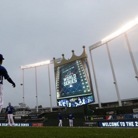Kansas City Royals pitcher Yordano Ventura (30) warms up with a teammate before Game 1 of the Major League Baseball World Series between the New York Mets and the Kansas City Royals, Oct. 27, 2015, in Kansas City, Mo. (Photo by Charlie Riedel/AP)