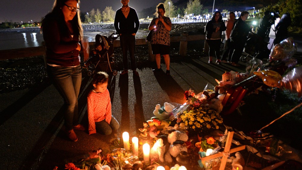 People attend a candlelight vigil for Bella Bond on Deer Island in Boston on Sept. 21, 2015. (Photo by Christopher Evans/The Boston Herald/AP)