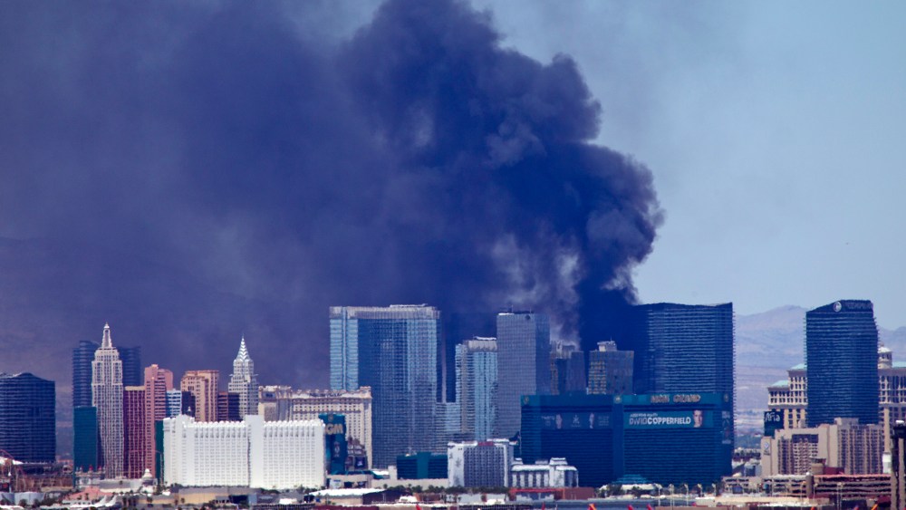 Smokes billows from a fire on the outside pool area of the Cosmopolitan Las Vegas hotel-casino in Las Vegas, Nev. on July 25, 2015. (Photo by Steve Marcus/Las Vegas Sun/AP)