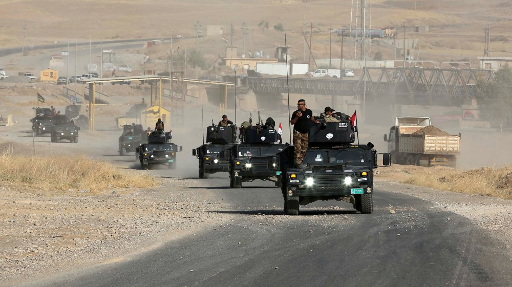 Iraqi special forces advance towards the city of Mosul, Iraq on Oct. 19, 2016. (Photo by Khalid Mohammed/AP)
