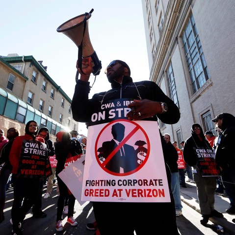 Verizon workers picket outside one of the company's facilities Wednesday, April 13, 2016, in Philadelphia, Pa. (Photo by Matt Rourke/AP)