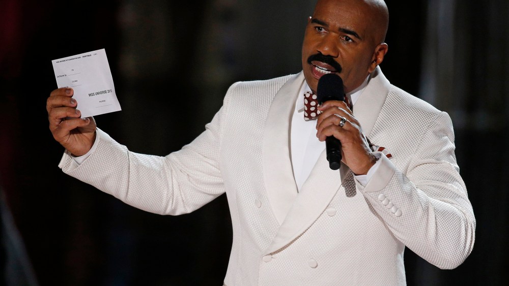 Steve Harvey holds up the card showing the winners after he incorrectly announced Miss Colombia Ariadna Gutierrez at the winner at the Miss Universe pageant, Dec. 20, 2015, in Las Vegas, Nev. (Photo by John Locher/AP)