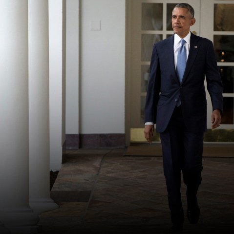 President Barack Obama walks along the colonnade of the White House in Washington, D.C., Jan. 12, 2016, to the residence from the Oval Office. (Photo by Carolyn Kaster/AP)