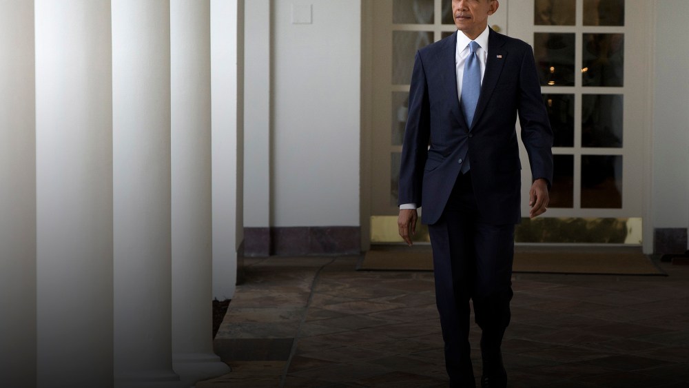 President Barack Obama walks along the colonnade of the White House in Washington, D.C., Jan. 12, 2016, to the residence from the Oval Office. (Photo by Carolyn Kaster/AP)