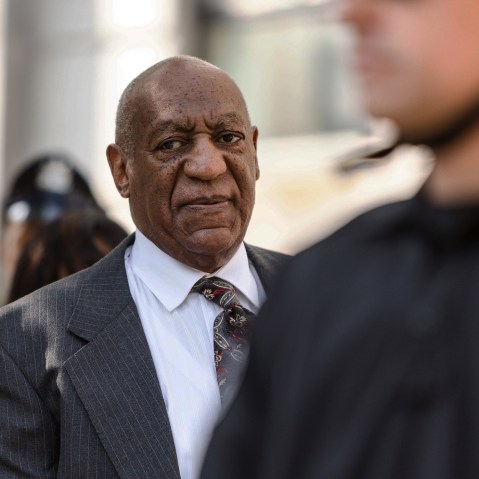 Bill Cosby arrives for a preliminary hearing on whether prosecutors have enough evidence to put him on trial on charges he drugged and sexually assaulted a woman over a decade ago, at the Montgomery County Courthouse, in Norristown, Pa., May 24, 2016. (Ja