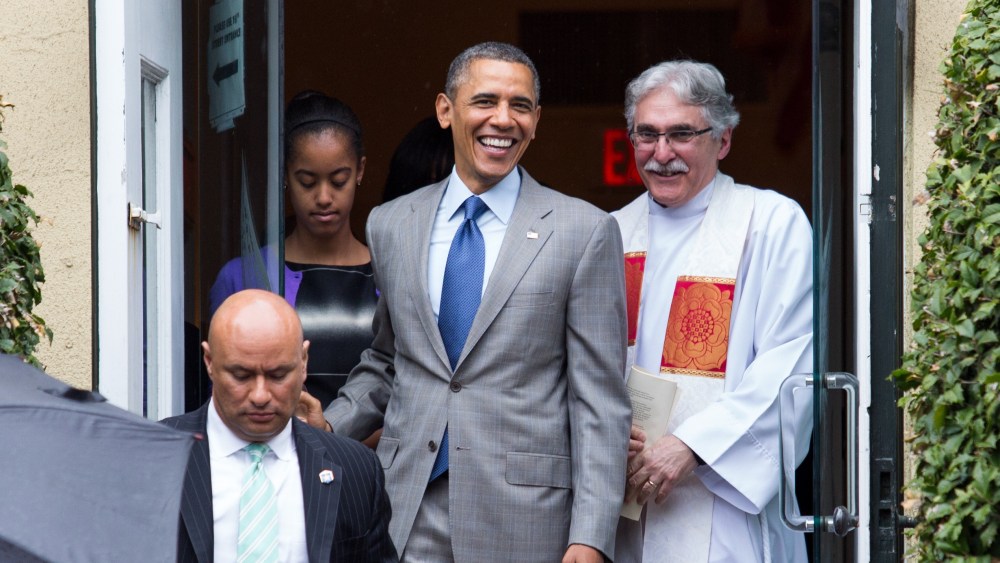 Reverend Dr. Luis Leon (R) looks on as United States President Barack Obama (C) prepares to leave St John's Episcopal Church after an Easter service, in Washington, 31 March 2013. Photo by: Drew Angerer/picture-alliance/dpa/AP Images