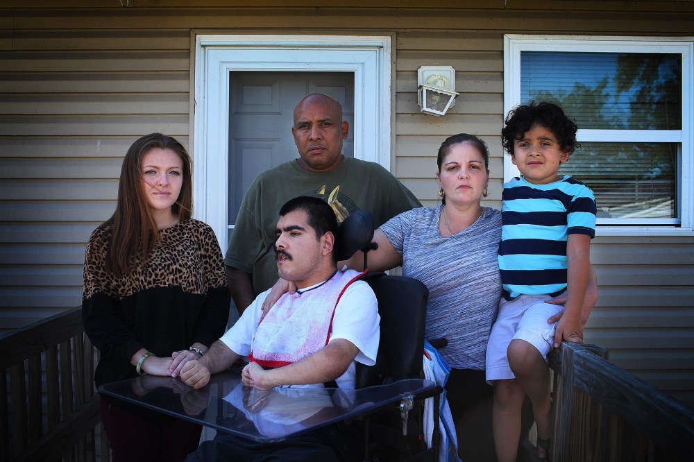 Deportations continue with Obama deciding to postpone executive order