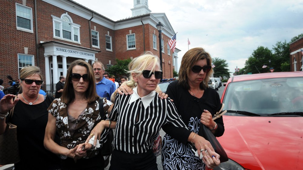 Molly Shattuck, center, leaves the Sussex County Courthouse, June 16, 2015, in Georgetown, Del. (Photo by Algerina Perna/The Baltimore Sun/AP)