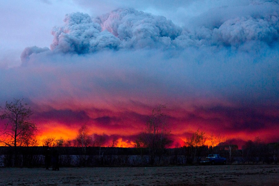 A wildfire moves towards the town of Anzac from Fort McMurray, Alberta., on May 4, 2016. (Photo by Jason Franson/The Canadian Press/AP)