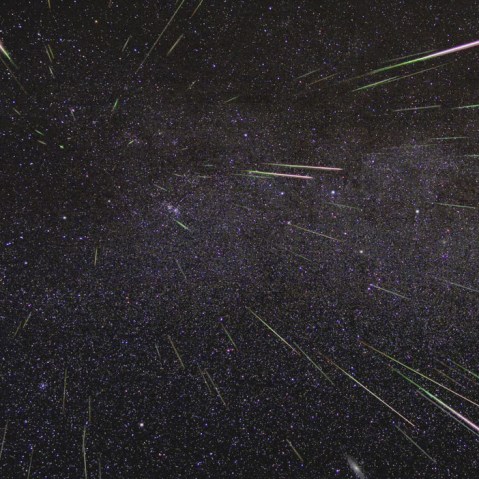 An outburst of Perseid meteors lights up the sky in August 2009 in this time-lapse image.