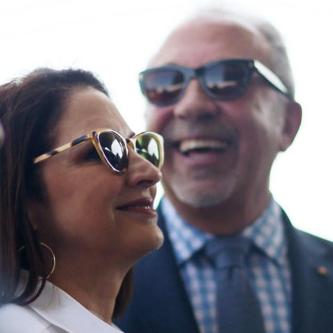 Gloria Estefan and Emilio Estefan stand with others for a group photo at the historic Miami Marine Stadium on November 13, 2014 in Miami, Florida. (Photo by Joe Raedle/Getty)