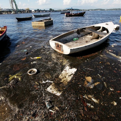 Boats float along the shoreline of the polluted waters of Guanabara Bay on January 21, 2014 in Rio de Janeiro, Brazil. (Photo by Mario Tama/Getty)