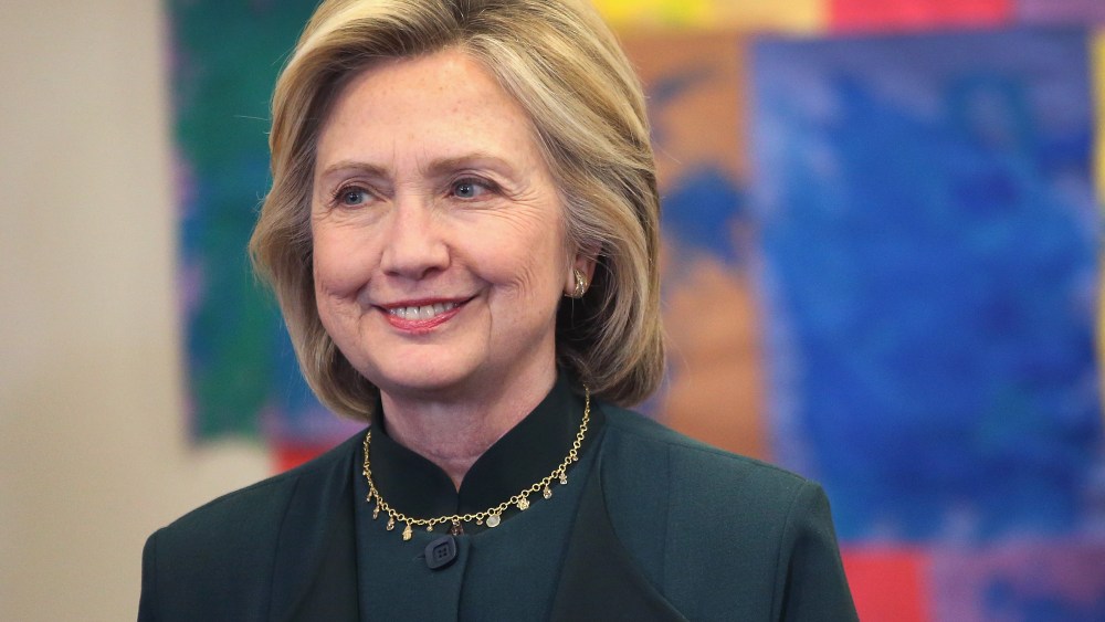 Democratic presidential hopeful and former Secretary of State Hillary Clinton arrives for a meeting on May 20, 2015 in Chicago, Illinois.