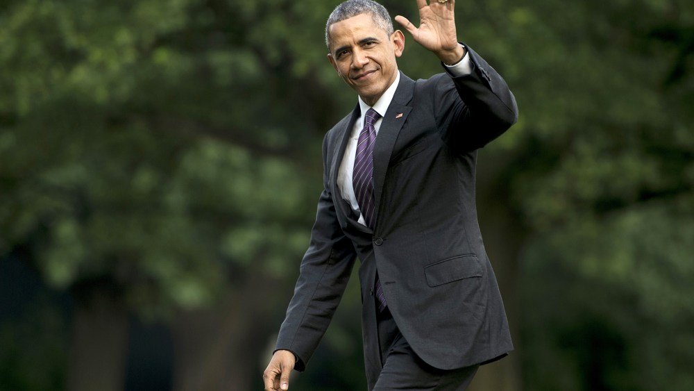 US President Barack Obama walks from Marine One to the White House on July 1, 2015 in Washington, D.C. (Photo by Brendan Smialowski/AFP/Getty)