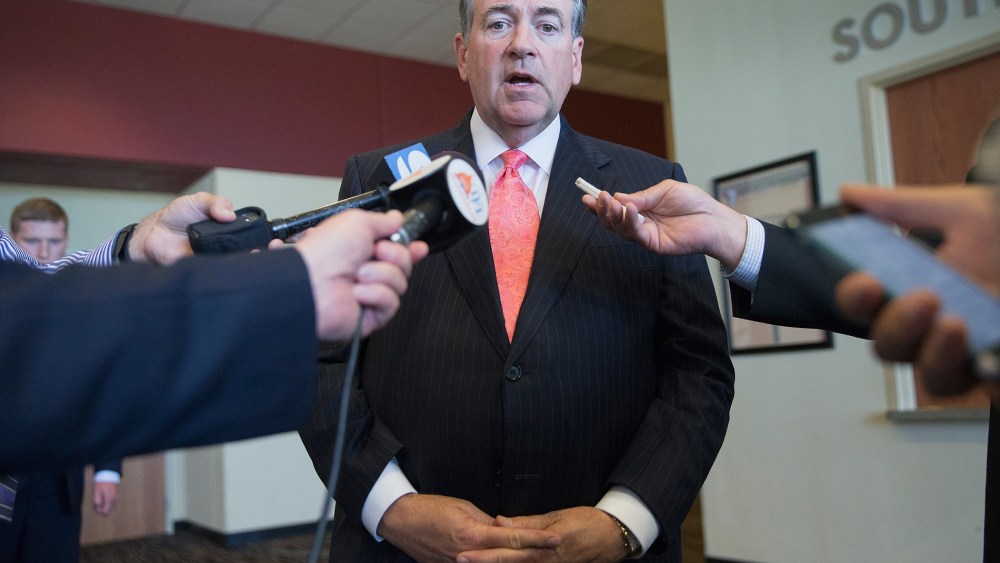 Republican presidential hopeful and former Ark. Governor Mike Huckabee speaks to the press on July 31, 2015 in Tinley Park, Ill. (Photo by Scott Olson/Getty)