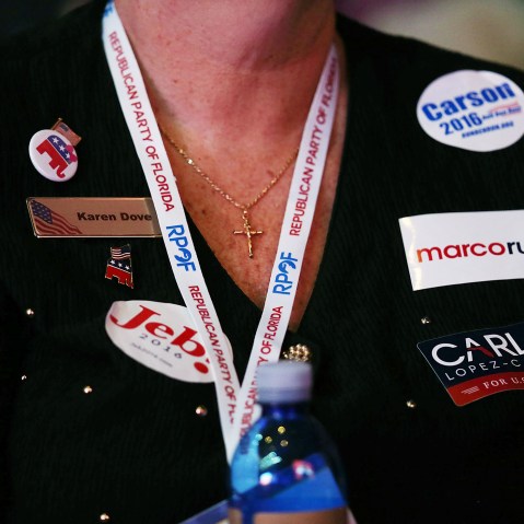 An attendee shows her support for Republican presidential candidates during the Sunshine Summit conference being held at the Rosen Shingle Creek on Nov. 13, 2015 in Orlando, Fla. (Photo by Joe Raedle/Getty)