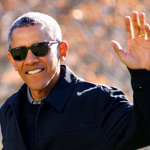 President Barack Obama waves to the press as he walks with his daughter Malia on his family's return to the South Lawn of the White House Jan. 3, 2016 in Washington, DC. (Photo by Ron Sachs/Pool/Getty)