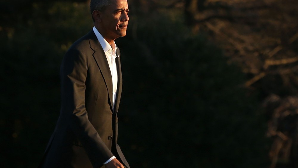 U.S. President Barack Obama walks on the South Lawn after he returned to the White House, Jan. 14, 2016 in Washington, DC. (Photo by Alex Wong/Getty)