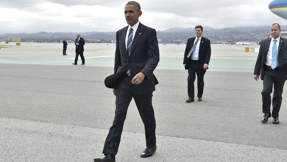 President Obama walks across the tarmac to greet well-wishers upon arrival at San Francisco International Airport, April 8, 2016. (Photo by Mandel Ngan/AFP/Getty)