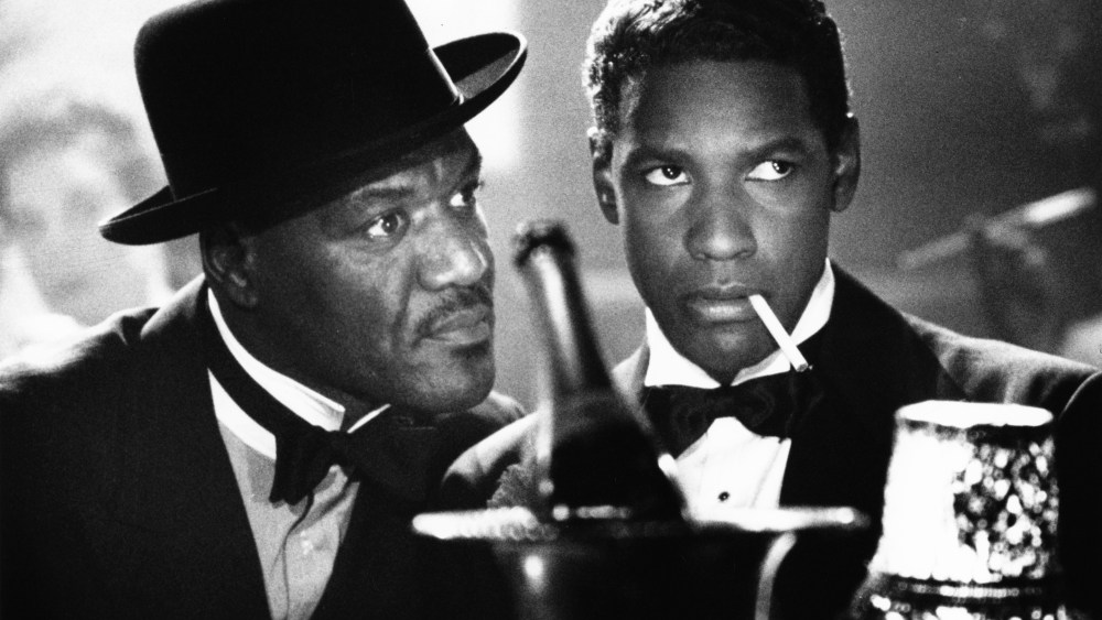 Publicity portrait of American actors Delroy Lindo and Denzel Washington in Spike's Lee's film 'Malcolm X' (Warner Brothers), 1992. (Photo by John D. Kisch/Separate Cinema Archive/Getty)