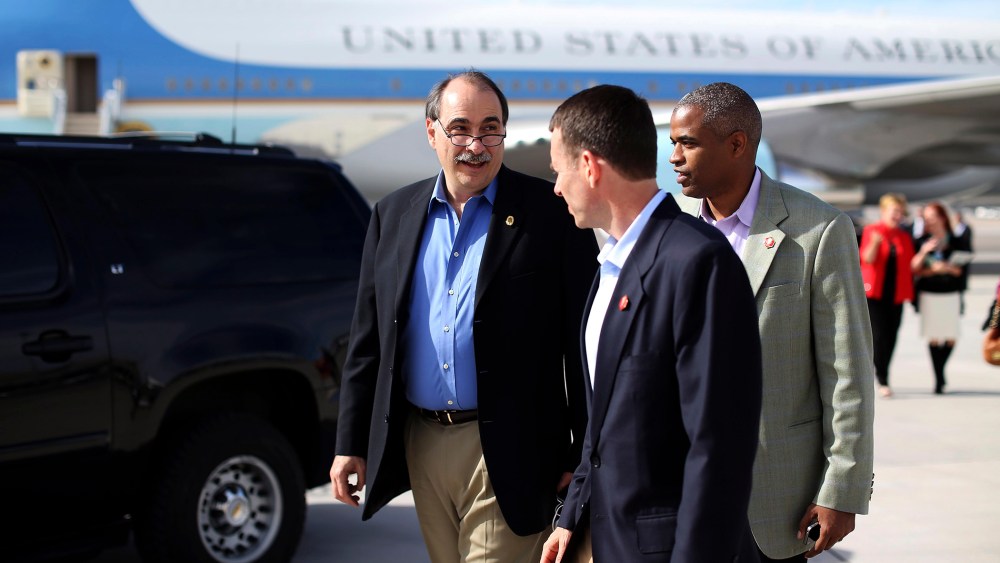 David Axelrod, center, then a senior adviser to President Obama, walks across the runway in Las Vegas, Nov. 1, 2012. (Photo by Doug Mills/The New York Times/Redux)