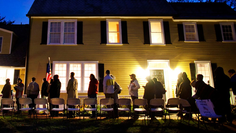 Virginia residents wait in line in the pre dawn hours to vote in the presidential election the Hunter House at Nottoway Park in Vienna, Va. on Nov. 6, 2012. (Photo by Jim Lo Scalzo/EPA)