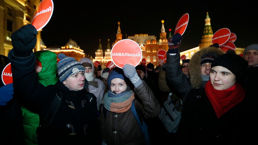 Supporters of opposition leader and anti-corruption blogger Alexei Navalny attend in rally in center of Moscow, Russia on Dec. 30, 2014. (YURI KOCHETKOV/EPA)