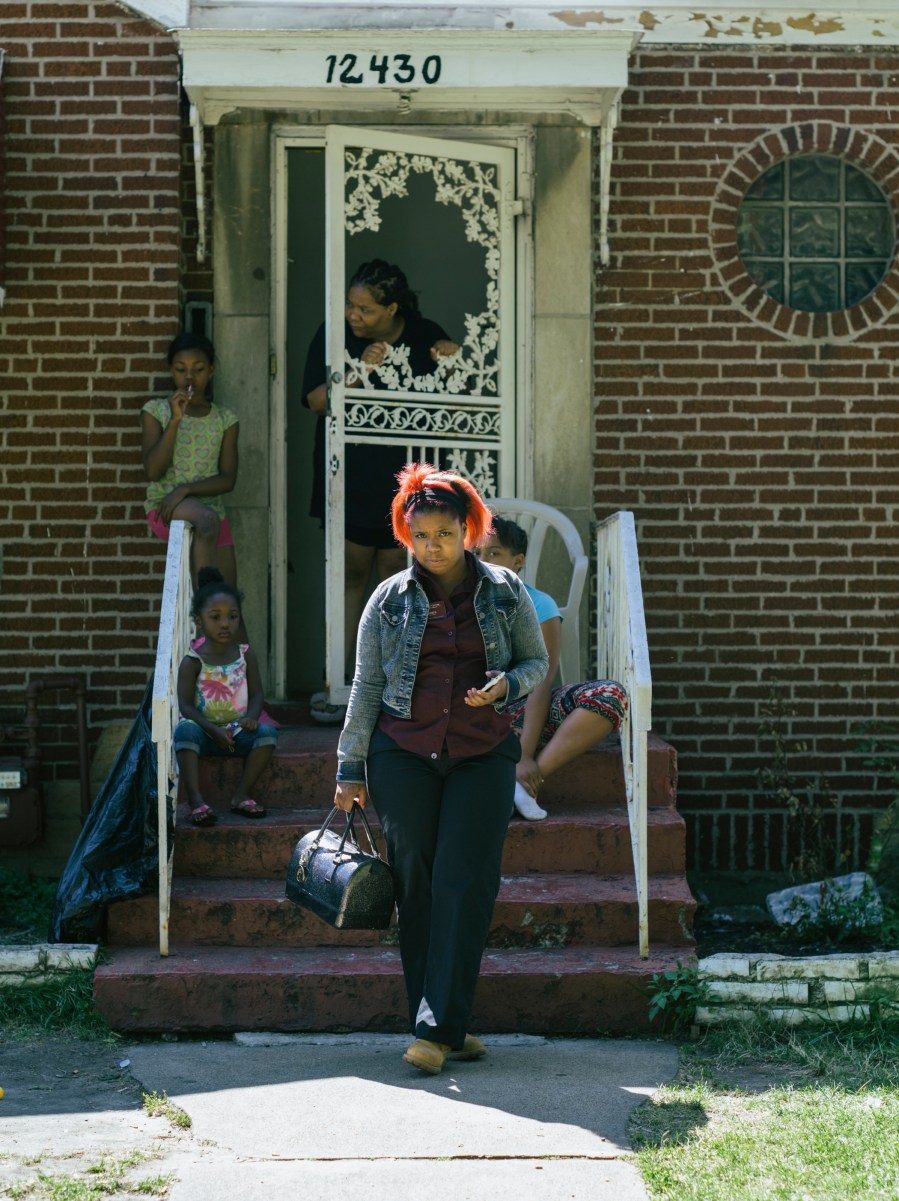 Minnie Wise, her siblings and her mother Keauna (background), at her home in the Roseland neighborhood of Chicago, July 23, 2014.