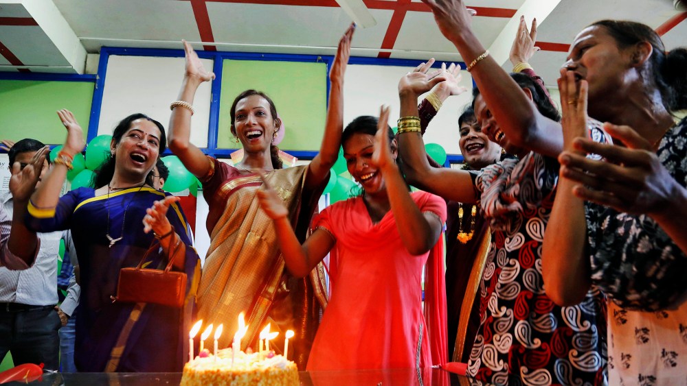 Transgenders celebrate with a cake after the Supreme Court'­s verdict recognizing third gender category, in Mumbai, India, April 15, 2014.
