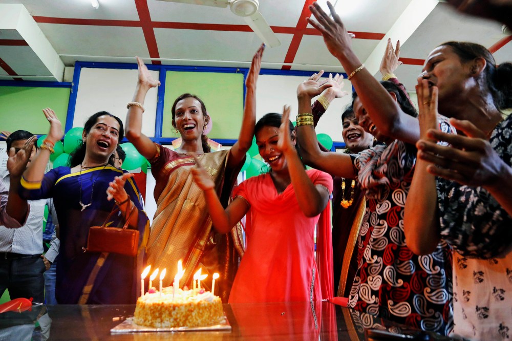 Transgenders celebrate with a cake after the Supreme Court'­s verdict recognizing third gender category, in Mumbai, India, April 15, 2014.
