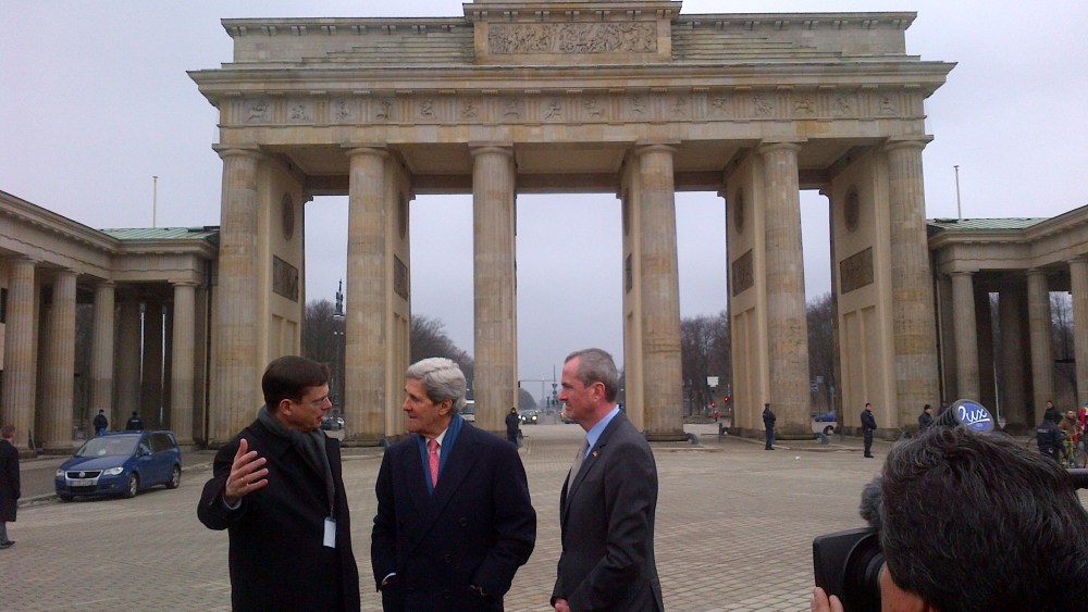 Secretary Kerry walked to look at the Brandenberg Gate (Photo: Catherine Chomiak/NBC News)