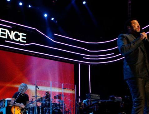 Lionel Richie performs during the 2009 Essence Music Festival at the Louisiana Superdome on July 5, 2009 in New Orleans. (Photo by Sean Gardner/Getty Images)