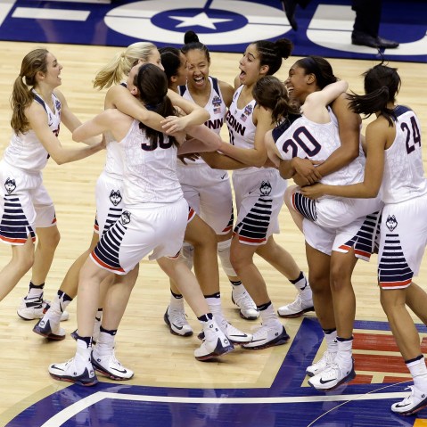 Members of Connecticut celebrate after defeating Syracuse in the championship game at the women's Final Four in the NCAA college basketball tournament, April 5, 2016, in Indianapolis. (Photo by Darron Cummings/AP)
