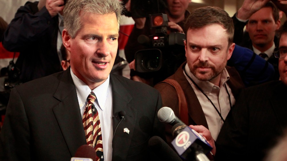 Former Massachusetts U.S. Senator Scott Brown walks into a crowd of supporters after announcing his plans to run for U.S. Senator in New Hampshire, April 10, 2014 in Portsmouth, N.H.